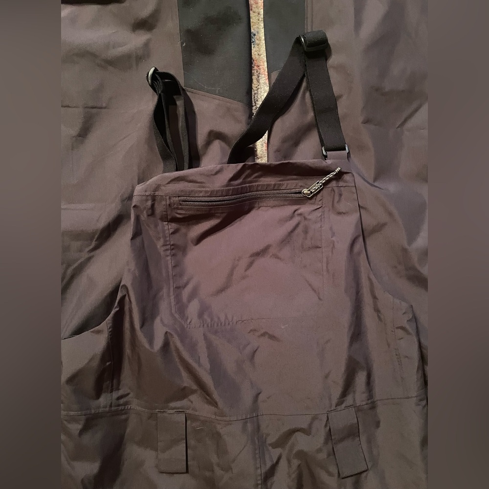 Patagonia Black Powder Town Bibs. - Picture 8 of 10